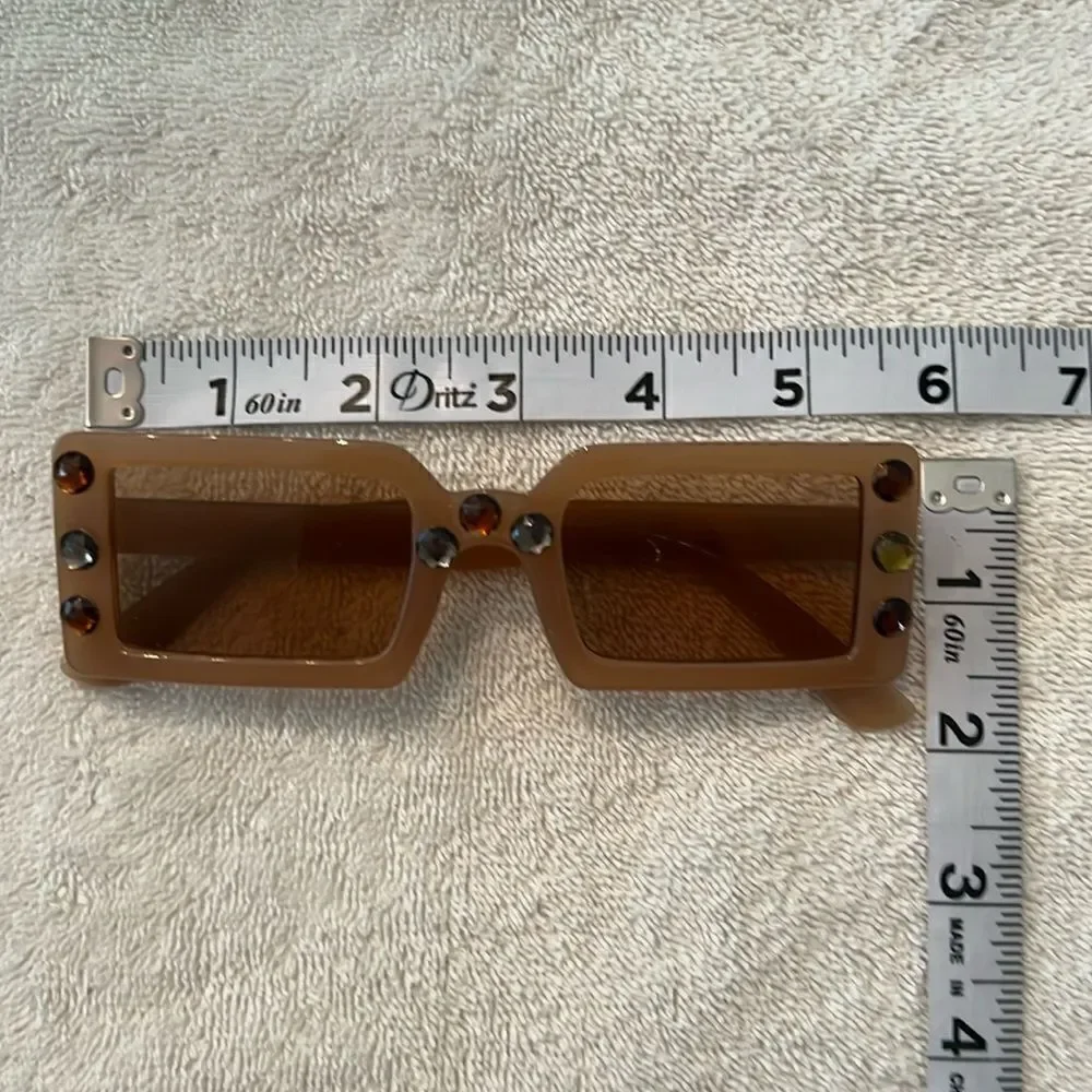 NWOT tan squarish sunnies with embellishments